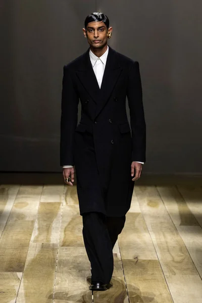 Look 4